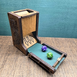 Torre de dados com tema de dragão feita à mão | Perfeita para DnD | Dobra-se magneticamente | Feita de madeira tingida linda | Inclui dois dados D20