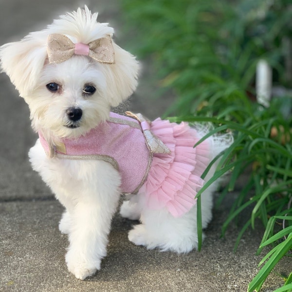 Couture Dusty Rose Glitter y Ruffle Dog Dress con Velcro y lazo de pelo a juego