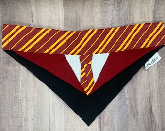 Tovenaarshuis bandana's over de kraag