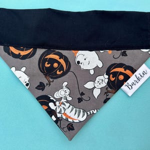 Bandana d&#39;Halloween avec tour de cou pour chien Winnie l&#39;ourson et ses amis