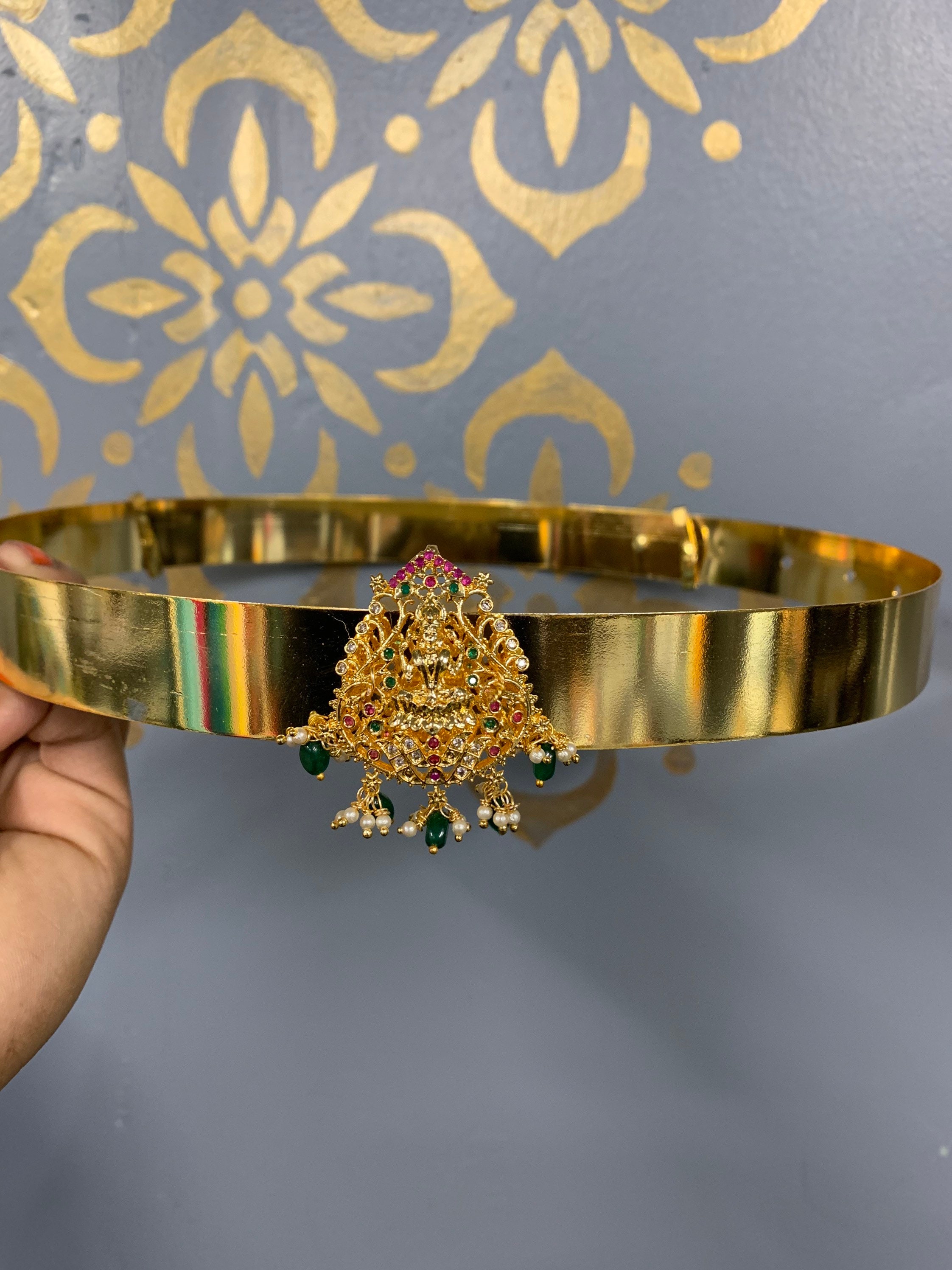Gold waist clearance belt