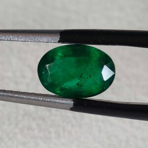 Natural Emerald Oval Cut 1.00 cts 8.10× 5.60 mm Vivid Green Gemstone Zambian Vibrant Emerald Oval Cut Loose Oval Emerald Ring May Birthstone