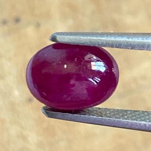 Naturlig rubin Fantastisk oval, vacker rödrosa rubin 8,50x6,50 mm / 2,50 CTS / Rubin oval / Äkta rubin / Oval rubin cabochon