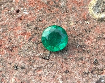 High Quality 5.30 mm Round Cut Emerald , 0.55 carats