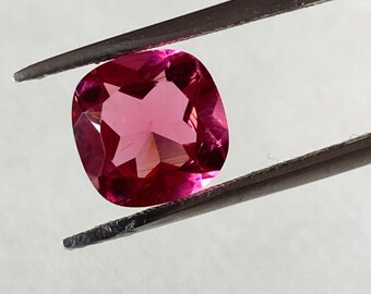 AAA Padparadscha Sapphire: 10 mm Cushion Cut Loose Gemstone Pink