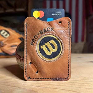 Cartera de cuero con forma de guante de béisbol, hecha a mano, con clip para billetes - Wilson Glove