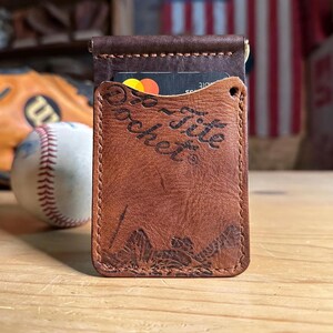 Cartera con forma de guante de béisbol hecha a mano con clip para billetes