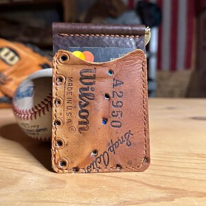 Cartera de guante de béisbol artesanal con clip para billetes - Wilson Glove