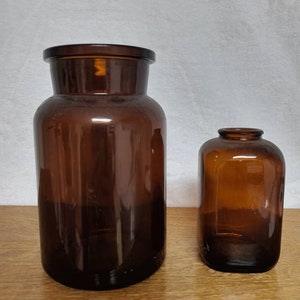 2 Vintage Apotheker Braunglasbehälter aus Belgien mit fehlenden Deckeln