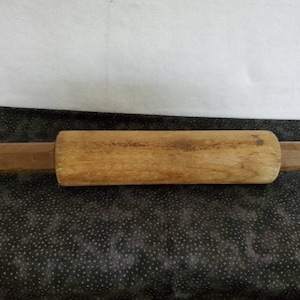 Vintage Antique Wooden Farmhouse Rolling Pin/Collectible and Decorative Wooden Rolling Pin/Shabby Chic Bakers Pin