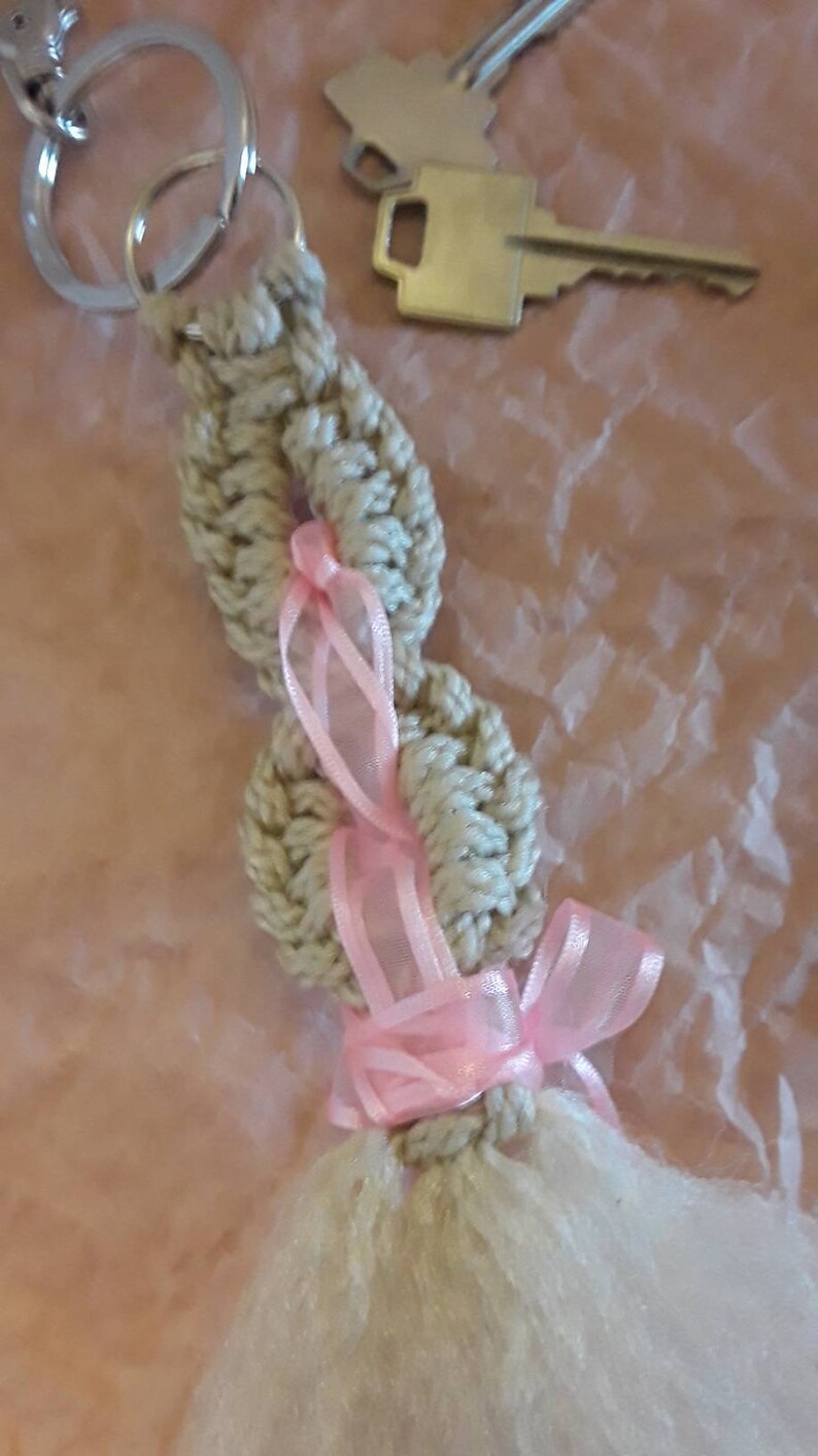 Swivel lobster clasp Rose quartz keyring Boho keyring. Macrame keychain with rose quartz gemstones