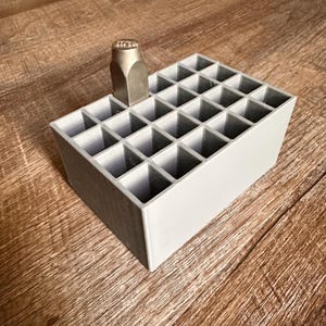 aufbewahrung von schmuck Belle Vous mit 20 Haken & Abschließbaren Glasdeckel, Stapelbare Schmuckaufbewahrung Grau Samt Schmuckkästchen für Ketten, Armband Aufbewahrung & Schmuckaufbewahrung Ohrringe Fashion Mülleimer Handelsbrief - Schriftstück eines Größe:30 Liter Unterbett Box