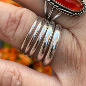 Anillos apilables de plata de ley, fabricados en cualquier tamaño.
