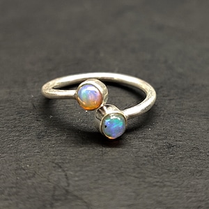 Anillo de plata 925 con ópalo natural: anillo ajustable de dos piedras hecho a mano