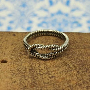 925 Sterling Zilver gedraaide draad ring, dubbele knoop ring, ambachtelijke zilveren ring, handgemaakte stapelring, cadeau voor haar Boho stapelen vrouwen cadeau