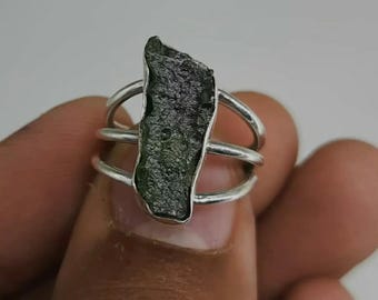 Pierścionek ze srebra próby 925 z surowym mołdawitem: czeski kryształ, potrójna obrączka