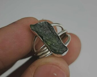 Pierścionek z surowym moldawitem, potrójna obrączka ze srebra próby 925, biżuteria w stylu boho