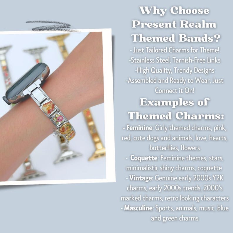 Op de afbeelding: Een roestvrijstalen horlogeband met bloemenbedels wordt getoond. De band is bevestigd aan een smartwatch. De afbeelding bevat ook de tekst "Why Choose Present Realm Themed Bands?" en "Examples of Themed Charms: Feminine, Coquette, Vintage, Masculine."