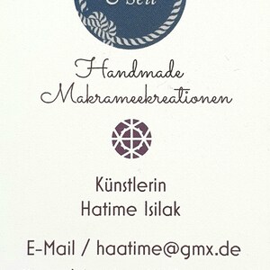 May include: A business card featuring a blue and white rope design logo that reads "Stock & Seil". The card also includes the text "Handmade Makrameekreationen", "K&uuml;nstlerin Hatime Isilak", "E-Mail / haatime@gmx.de", "Shop / StockundSeil.etsy.com", and "Instagram / @StockundSeil".