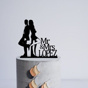 Personalized Silhouette Wedding Cake Topper/ Couple Silhouette/Mr and Mrs Cake Topper for Wedding/ Rustic Script Cake Toppers /Bridal Shower