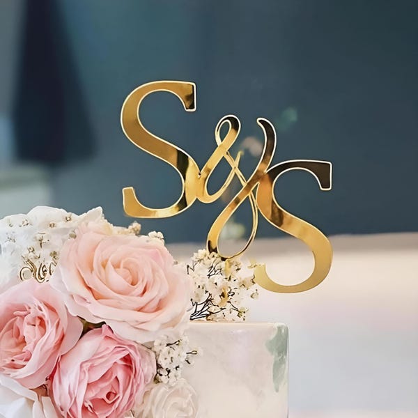 Adorno para tarta de bodas personalizado en acrílico dorado: Monograma inicial
