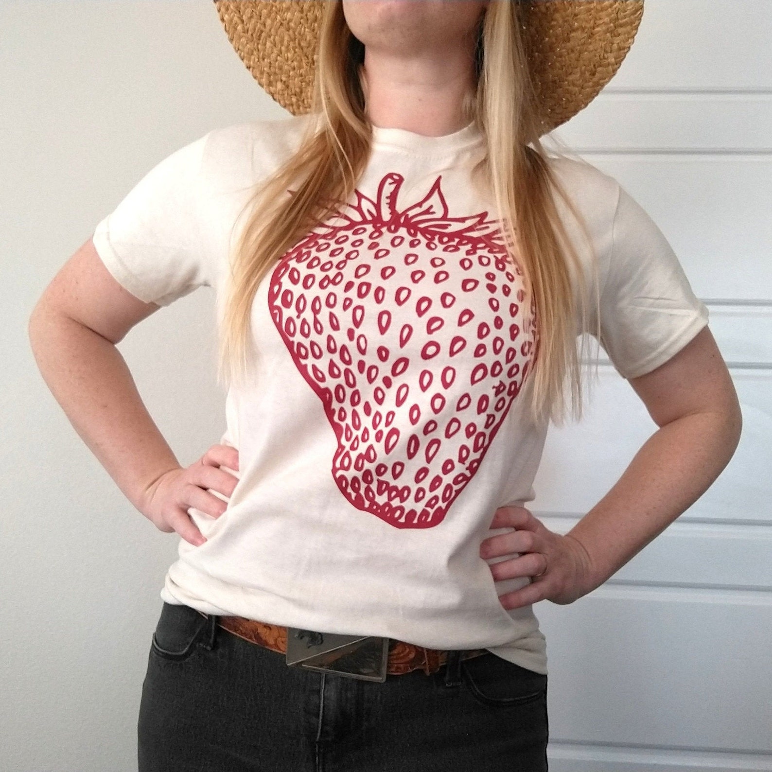 Free T-shirt (strawberry) main image 0