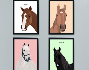 Könnte beinhalten: Vier gerahmte Drucke von Pferdeportraits. Jeder Druck zeigt eine andere Pferderasse mit einer einzigartigen Farbe und Markierungen. Die Drucke sind mit "Sunny", "Bundy" und zwei anderen betitelt.