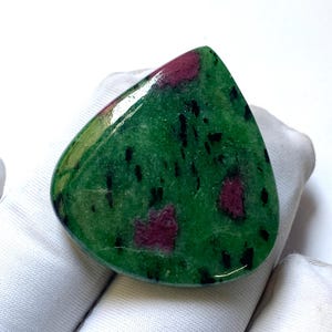 61CT HUGE SIZE RUBY Zoisite Cabochon Gemstone Natural Ruby Zoisite 32x30x6mm Heart Shape Loose Gemstone For Making Jewellery