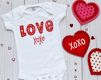 LOVE Xoxo Onesie With Hearts, My First Valentine's Day Baby Bodysuit, Minimalist Toddler Shirt, V-day Heart Onesie
