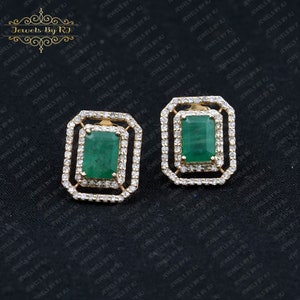 Pendientes de tachuelas de diamantes esmeralda y blancos, pernos de diamantes blancos de oro macizo de 14 quilates, pendientes de diamantes esmeralda naturales, pendientes de oro amarillo de 14k