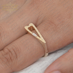 14K Solid Gold Single Baguette Diamond Heart Ring, 14K Solid Gold Ring, Yellow Gold Baguette Ring, Baguette Diamond Signet Ring