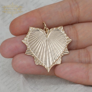 Colgante de corazón de diamantes en oro de 14 quilates, joyería de diamantes en oro amarillo, corazón de diamantes en oro, colgante de corazón radial, medallón texturizado dorado