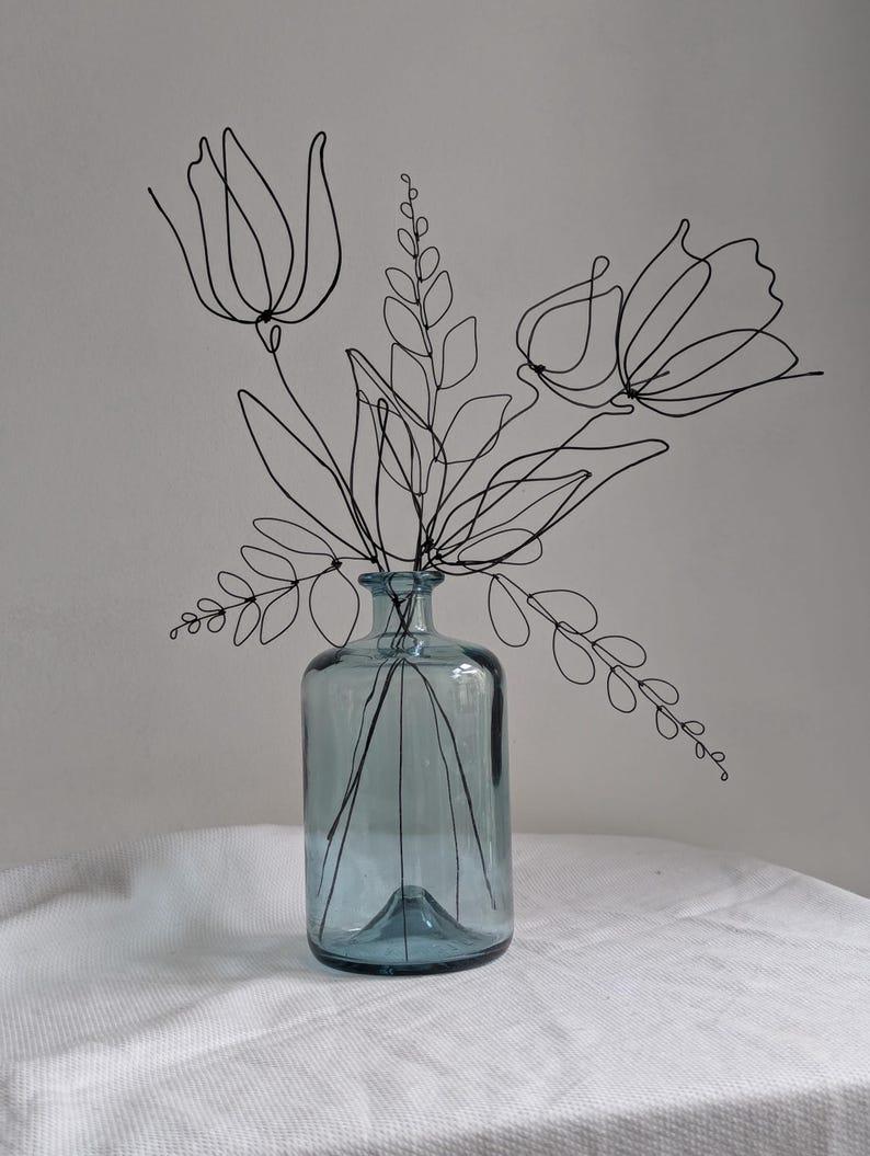 Tulips Wire Bouquet For Small Vase. Wall Sculpture. Minimalist Metal Flower Art image 3