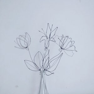 Metal Wire Flower Set: Lily, Tulip & Poppy - Minimalist Home Decor
