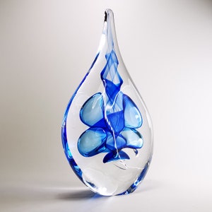 Handgefertigte Glastropfen Skulptur - Höhe 20 cm - Blauer Farbakzent - Einzigartiges Geschenk - Luxuskunststück und Wohndekor