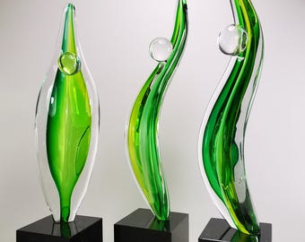 Scultura in foglia di vetro soffiato: trofeo aziendale personalizzato