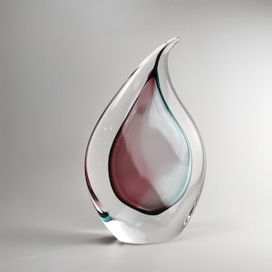 Handgefertigte Glastropfen Skulptur - 17,8 cm Höhe - Dekorative Wohndekoration - Besonderes Geschenk - Rubin und Aquablau Kombination