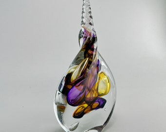 Handgemaakte geblazen glazen sculptuur - vorm van zeeschelp - kleurenpalet van koraalrif - violet en geel - verzamelcadeau
