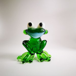 Green Glass Frog Miniature – Handmade Blown Glass Sculpture – Collectible Animal Figurine – Unique Gift or Souvenir – Birthday Gift
