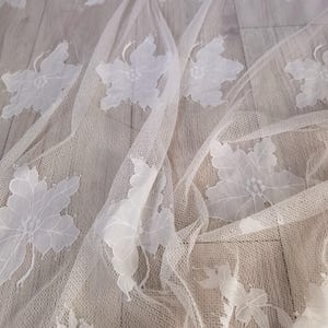 Französische Spitze Sonderpreis 150 cm breit, 3 Meter lang, cremefarbener, weicher, dünner Qualität Wimpern Chantilly-Spitze-Gewebe