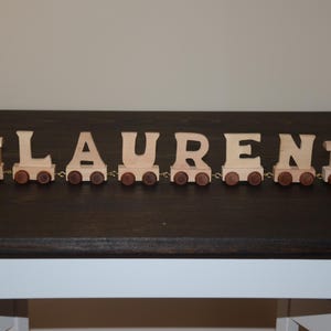 Tren de madera / Regalo personalizado para bebé / Letra de tren / Juguete de tren / Rompecabezas con nombre