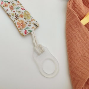 TSUWNO Attache-tétine transparente 12pcs pour tétines Mam, avec bouton et  anneau en silicone. Clip de maintien pour tétine de bébé. Adaptateur de  sucette facile à utiliser. : : Bébé et Puériculture