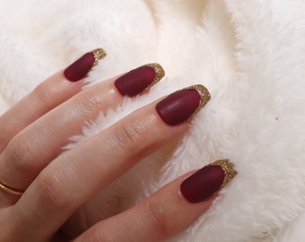 Uñas falsas de Borgoña y oro / Prensa de Borgoña y oro en las uñas / Uñas falsas de gel de ataúd corto / Uñas falsas brillantes / Uñas completas artificiales