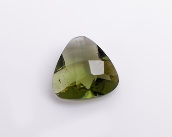 Moldavit, trillionförmig, facettiert, 7 x 7 x 3 mm, MT-465