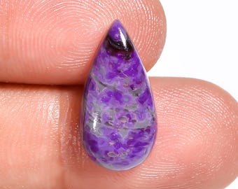 Sugilith Birnenförmiger Cabochon, loser Edelstein, 17 x 9 x 4 mm.