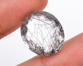 Piedra tallada ovalada de cuarzo rutilado negro de 13,5 quilates (18 x 15 x 8 mm).