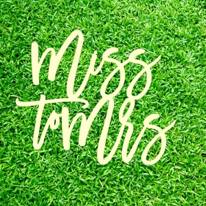 Miss to Mrs サイン svg、独身者 svg レーザーカット ファイル、花嫁サイン背景装飾 svg、glowforge ファイル。