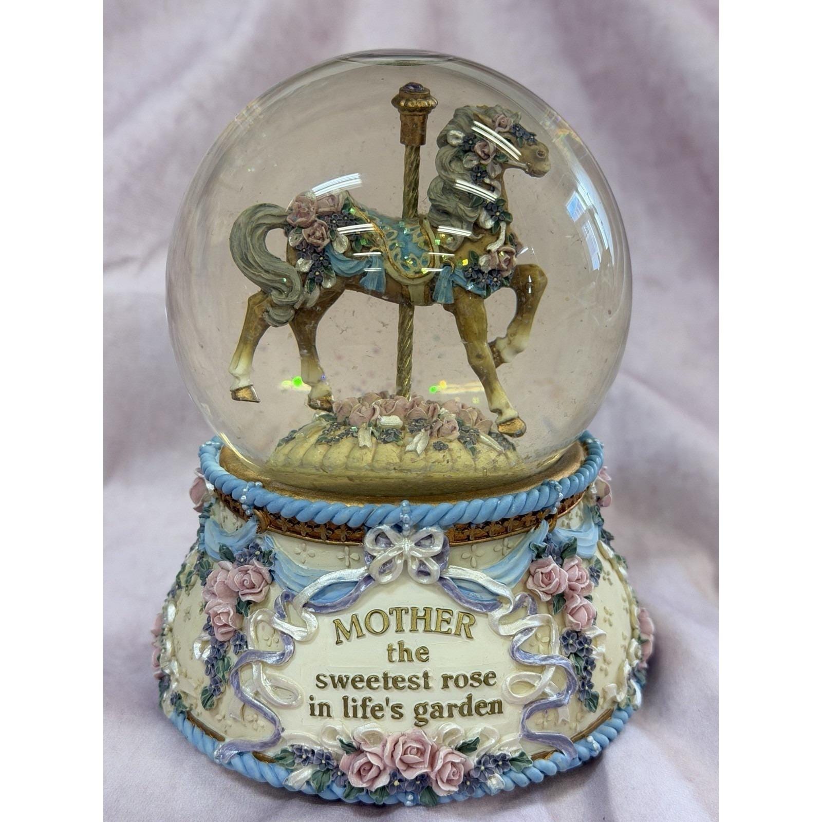 THE SAN FRANCISCO MUSIC BOX COMPANY Bola De Nieve De Cristal, Con Maqueta De Tren Giratorio Y Ciudad En La Montana