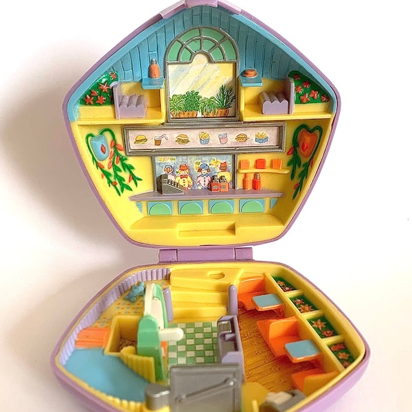 Polly Pocket Polly at the Burger Stand / Patty's Burger Bar - 1992 - original Bluebird compact