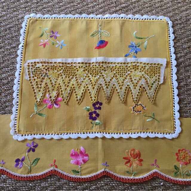 Trois Mi-Siècle Vintage Multicolore Brodé à La Main Pièces de Design Floral - Français Broderie Coto